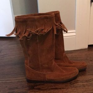 Minnetonka Suede Fringe Boot Size 7